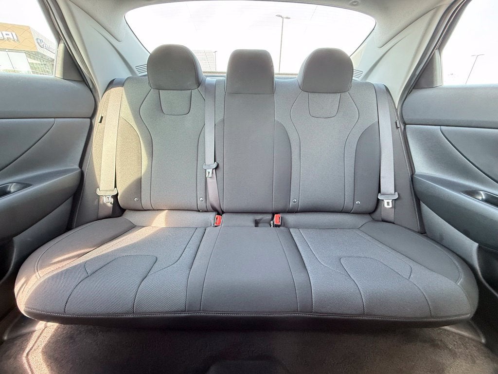 2025 Hyundai ELANTRA SE