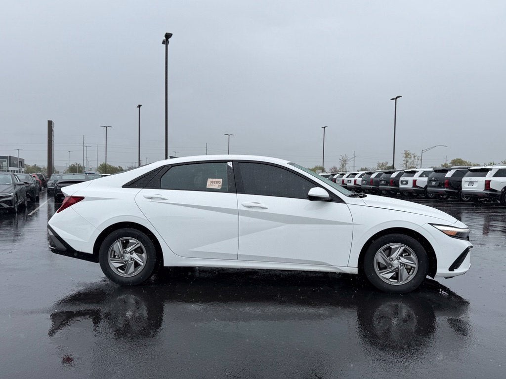 2025 Hyundai ELANTRA SE