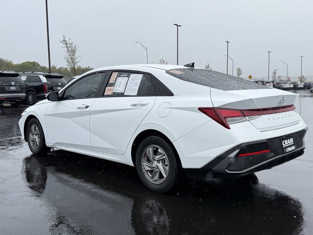 2025 Hyundai ELANTRA SE