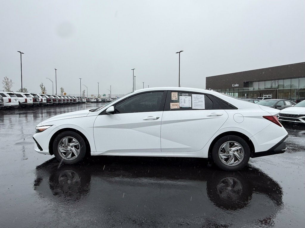 2025 Hyundai ELANTRA SE