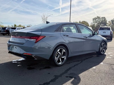 2022 Hyundai ELANTRA SEL