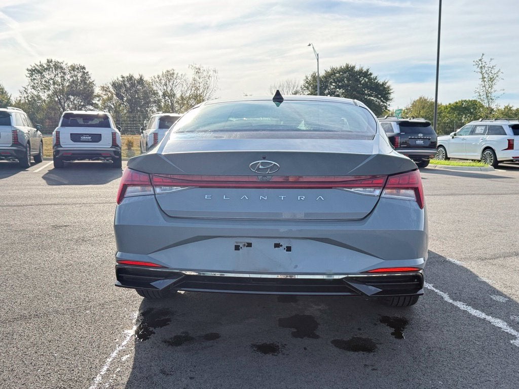 2022 Hyundai ELANTRA SEL