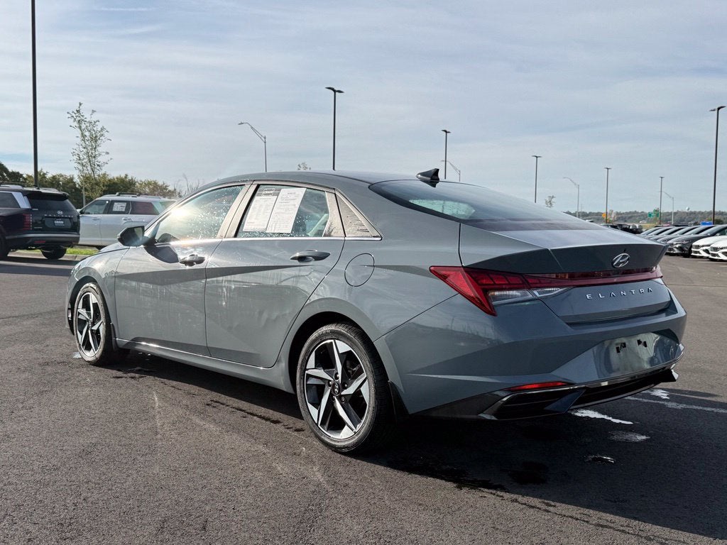 2022 Hyundai ELANTRA SEL
