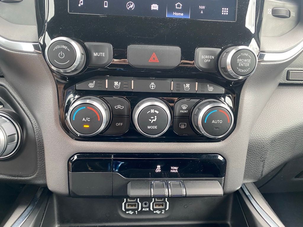 2024 RAM 1500 Laramie 1-Owner / Navigation / Apple CarPlay/Android Auto