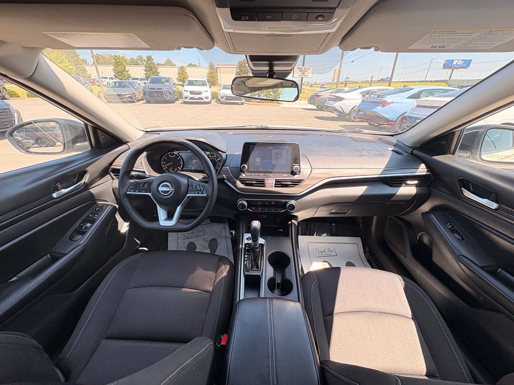 2025 Nissan Altima SV - Photo 28