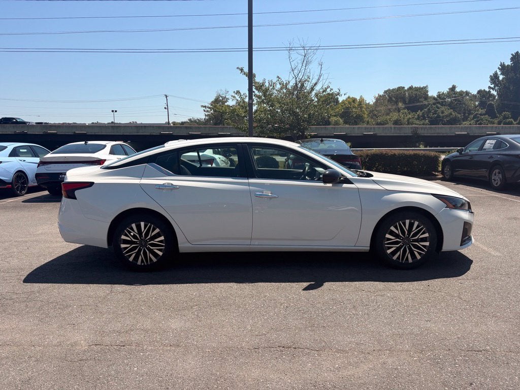 2025 Nissan Altima SV - Photo 8