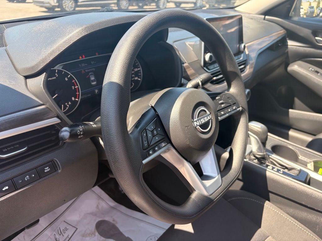 2025 Nissan Altima SV - Photo 9