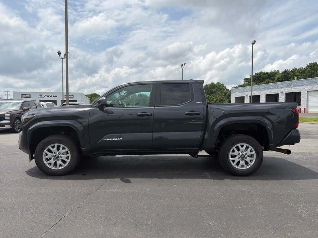 2024 Toyota Tacoma SR5 1-Owner / Clean Carfax / Apple CarPlay/Android Aut