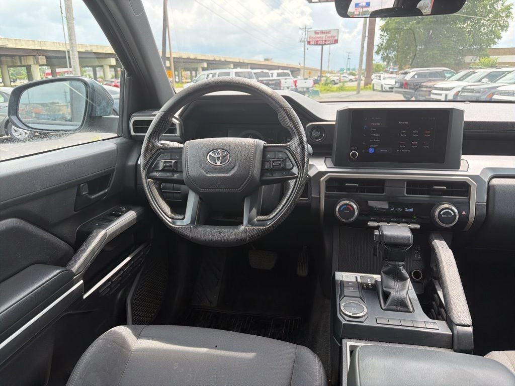 2024 Toyota Tacoma SR5 1-Owner / Clean Carfax / Apple CarPlay/Android Aut