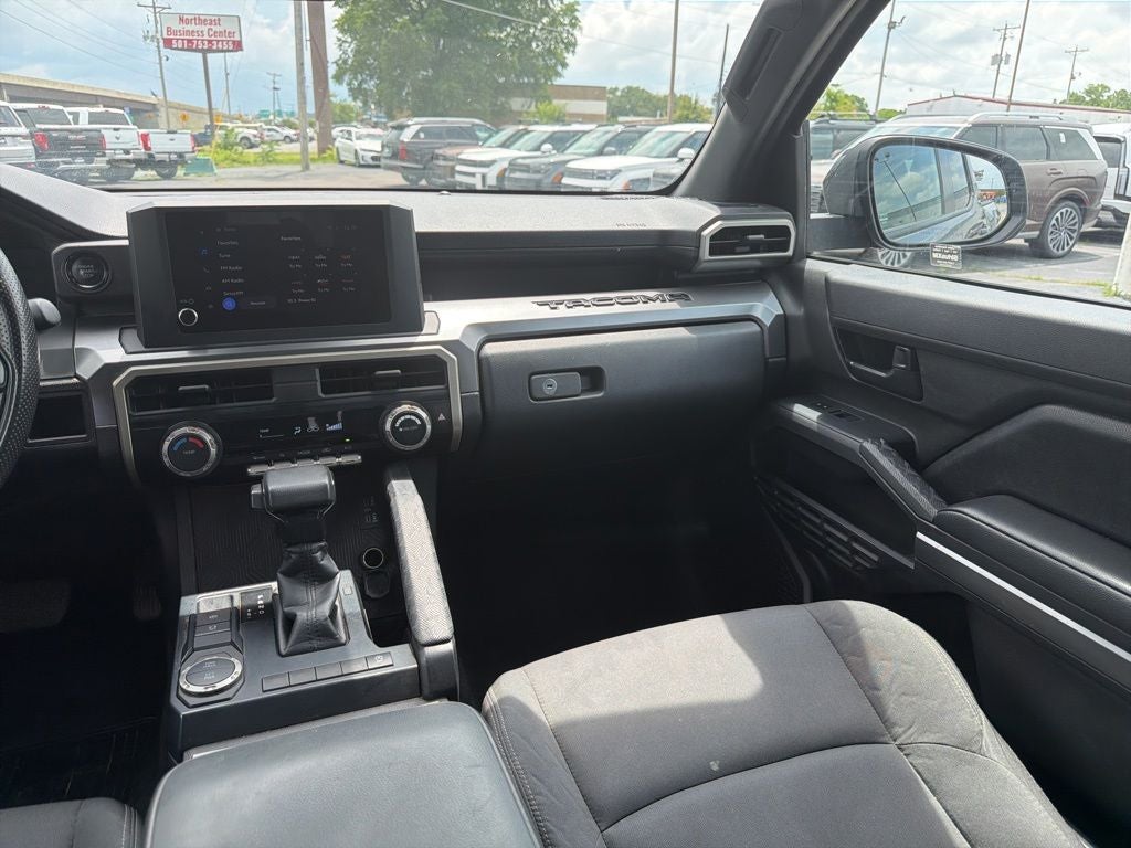 2024 Toyota Tacoma SR5 1-Owner / Clean Carfax / Apple CarPlay/Android Aut