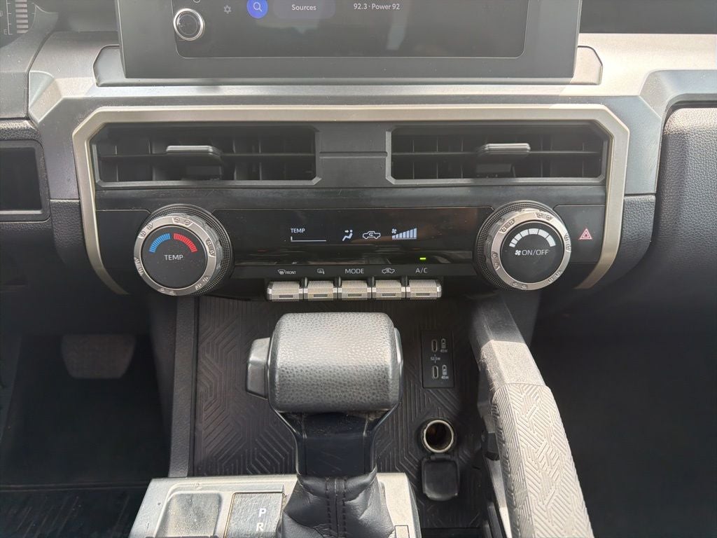 2024 Toyota Tacoma SR5 1-Owner / Clean Carfax / Apple CarPlay/Android Aut