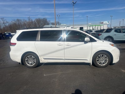 2012 Toyota Sienna Base 7 Passenger