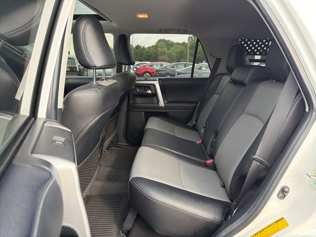 2023 Toyota 4Runner SR5 Premium LIFTED!! / 1-OWNER / CLEAN CAR-FAX
