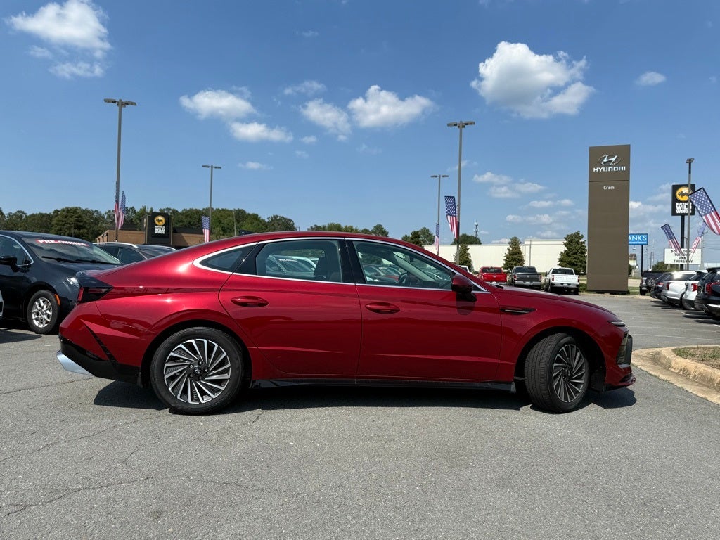 2025 Hyundai SONATA HYBRID SEL