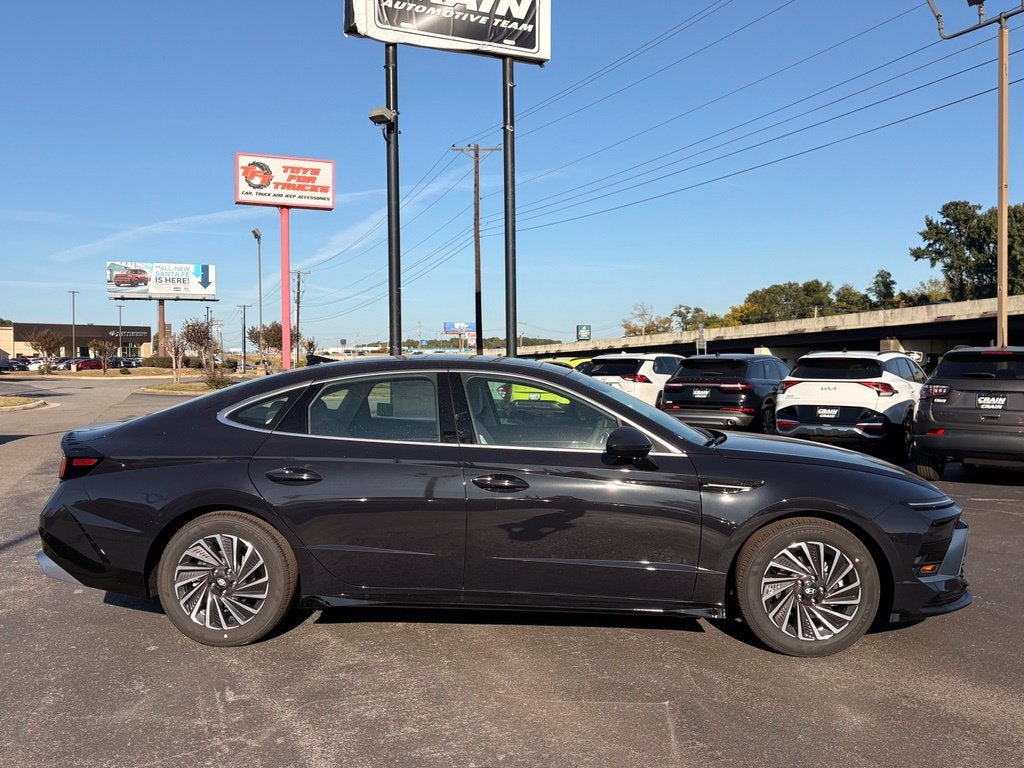 2027 Hyundai SONATA HYBRID SEL
