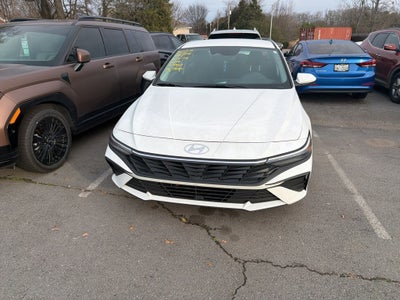 2025 Hyundai ELANTRA SE