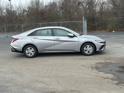 2026 Hyundai ELANTRA SE