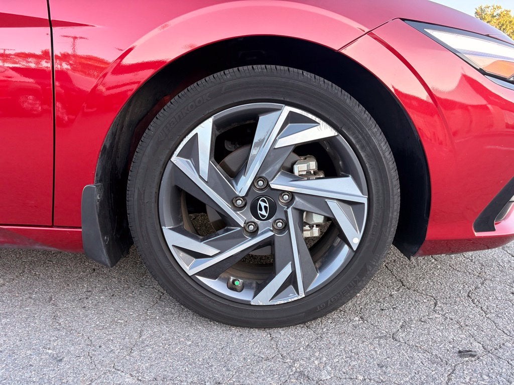 2025 Hyundai ELANTRA Limited
