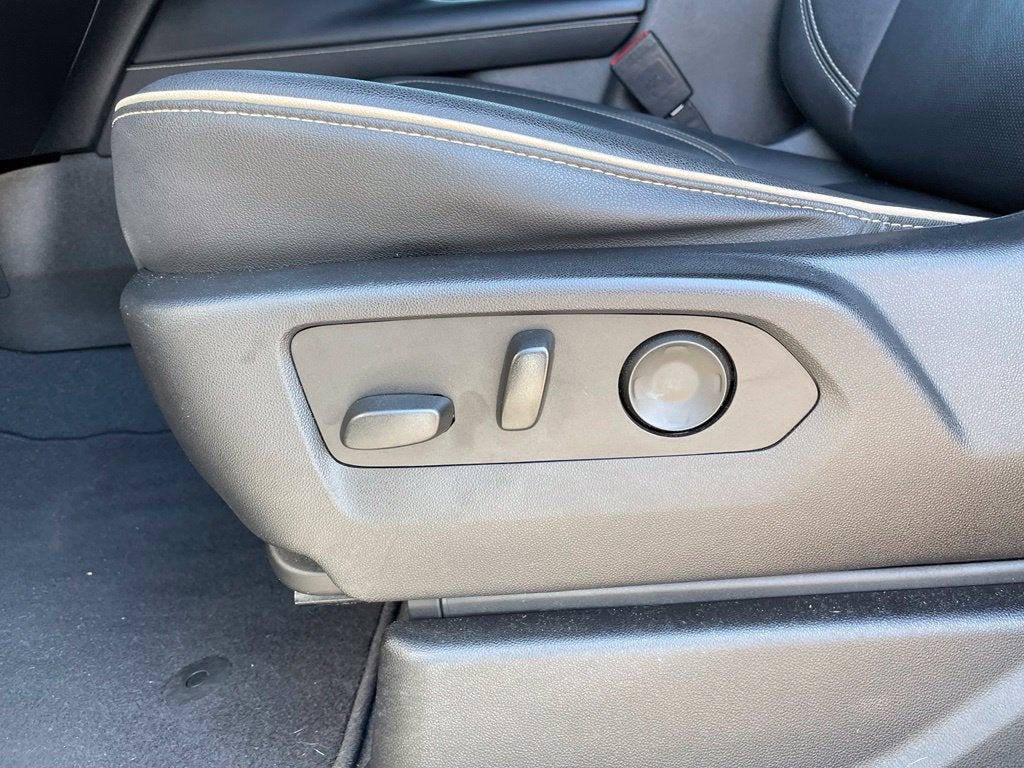 2022 GMC Yukon SLT Premium Luxury Package-Clean Carfax