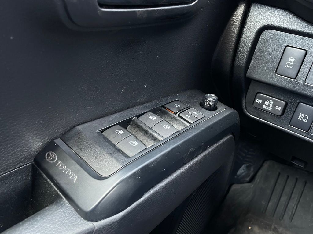 2022 Toyota Tacoma SR V6