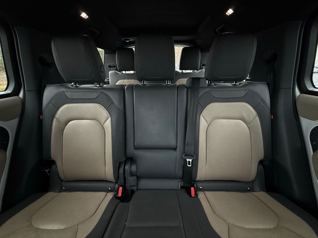 2023 Land Rover Defender 130 X-Dynamic SE