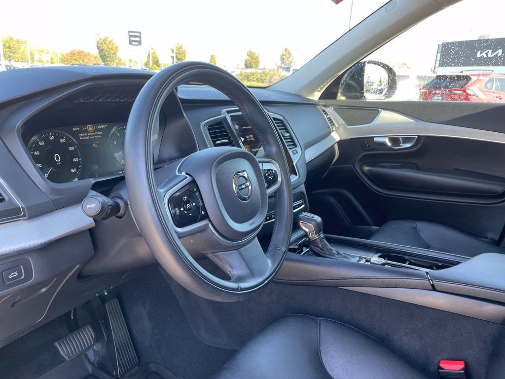 2022 Volvo XC90 T5 Momentum