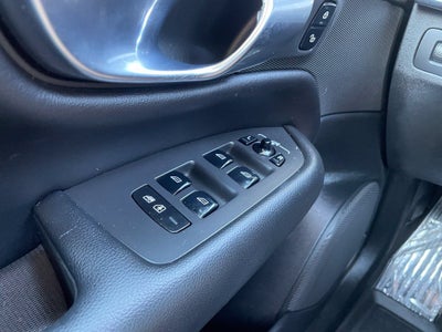 2022 Volvo XC90 T5 Momentum