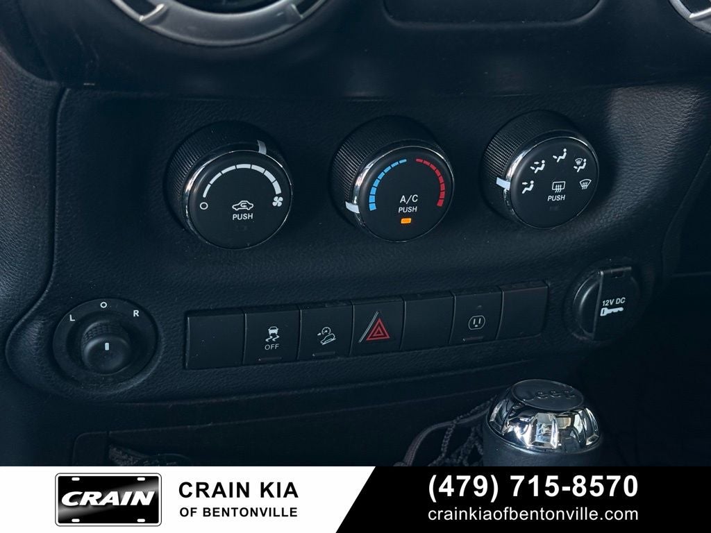 2014 Jeep Wrangler Unlimited Rubicon - LIFTED! / 4WD / CLEAN CARFAX