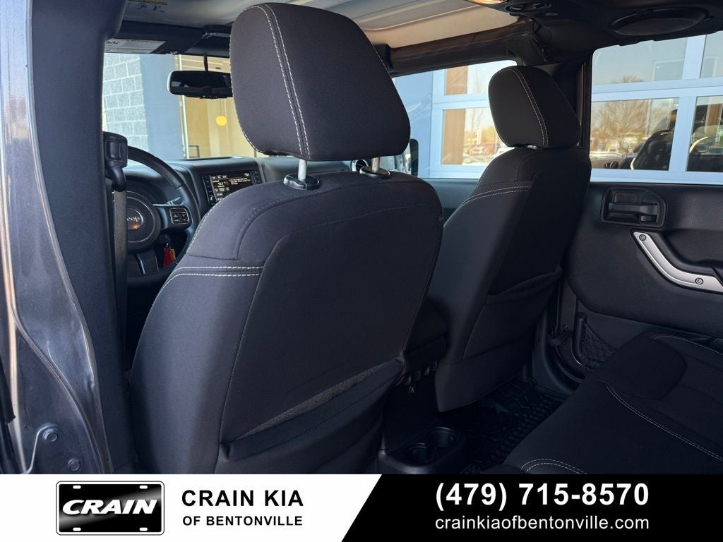 2014 Jeep Wrangler Unlimited Rubicon - LIFTED! / 4WD / CLEAN CARFAX