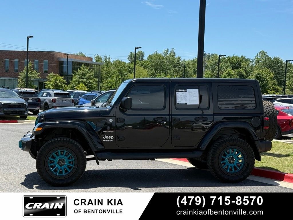 2018 Jeep Wrangler Unlimited Sahara - 4WD / ONE OWNER / LIFTED!