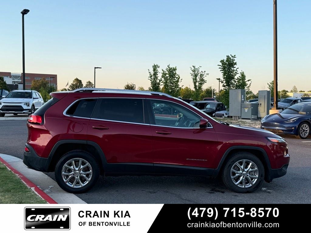 2016 Jeep Cherokee Latitude - CLEAN CARFAX