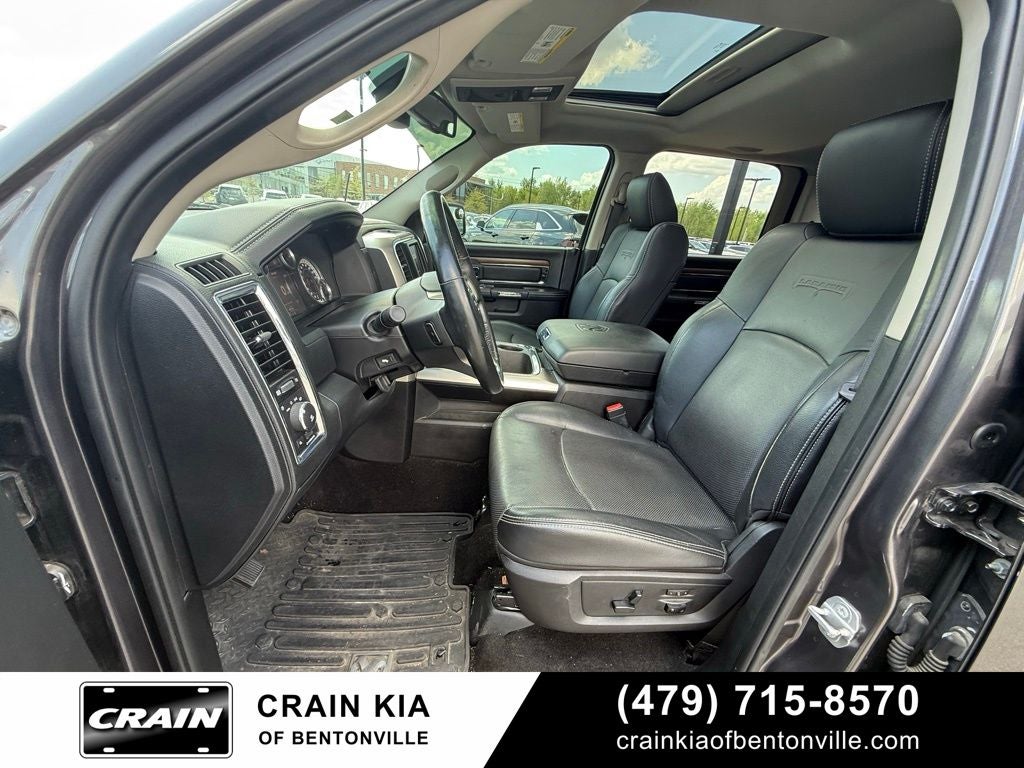 2015 RAM 1500 Laramie - 4WD / SUNROOF