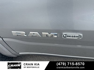 2020 RAM 1500 Laramie Longhorn - 4WD / PANORAMIC SUNROOF / LIFTED!