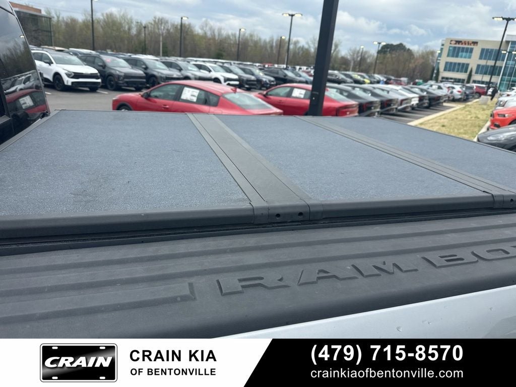 2020 RAM 1500 Laramie Longhorn - 4WD / PANORAMIC SUNROOF / LIFTED!