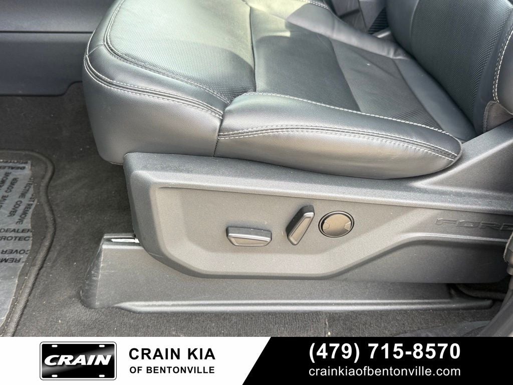 2025 Ford Expedition Platinum - 4WD / PANORAMIC SUNROOF / ONE OWNER