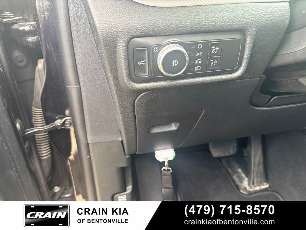 2020 Ford Explorer XLT - 4WD / PANORAMIC SUNROOF / CLEAN CARFAX