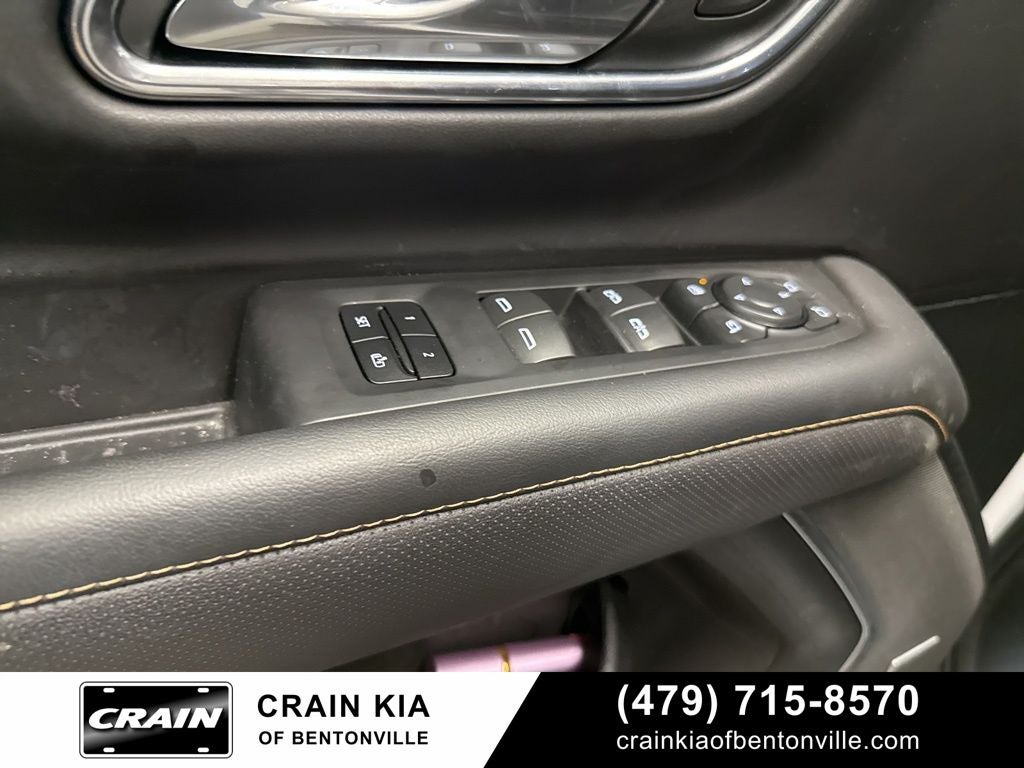 2024 GMC Yukon AT4 - 4WD / PANORAMIC SUNROOF / CLEAN CARFAX