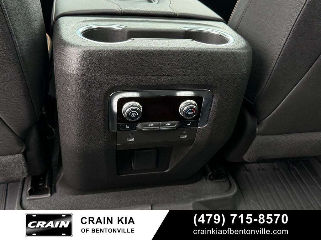 2022 GMC Yukon AT4 - 4WD / PANORAMIC SUNROOF / CLEAN CARFAX