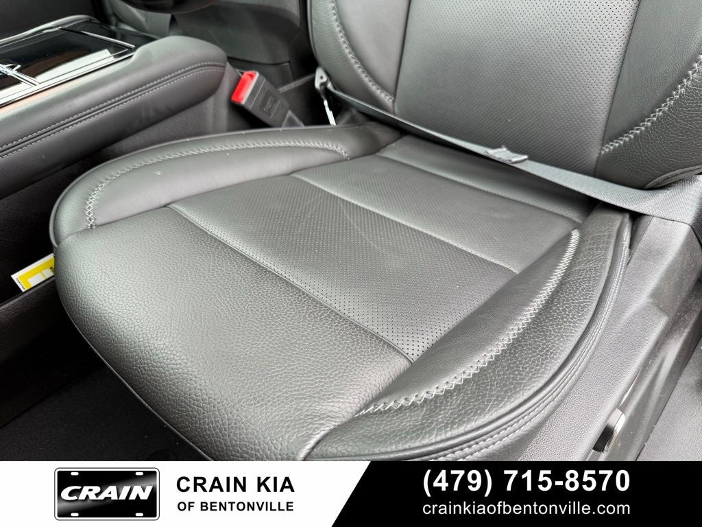 2026 GMC Yukon Denali - 4WD / PANORAMIC SUNROOF / CLEAN CARFAX