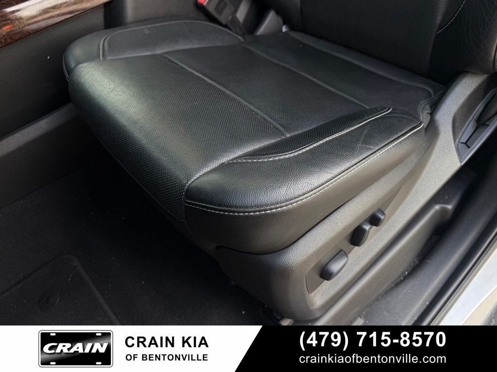 2019 GMC Yukon XL SLT - 4WD / CLEAN CARFAX / SUNROOF