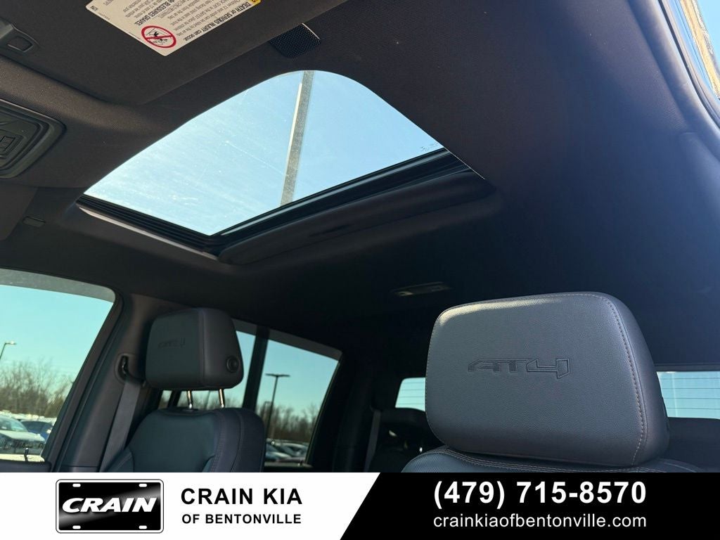 2022 GMC Sierra 2500HD AT4 - 4WD / SUNROOF / CLEAN CARFAX