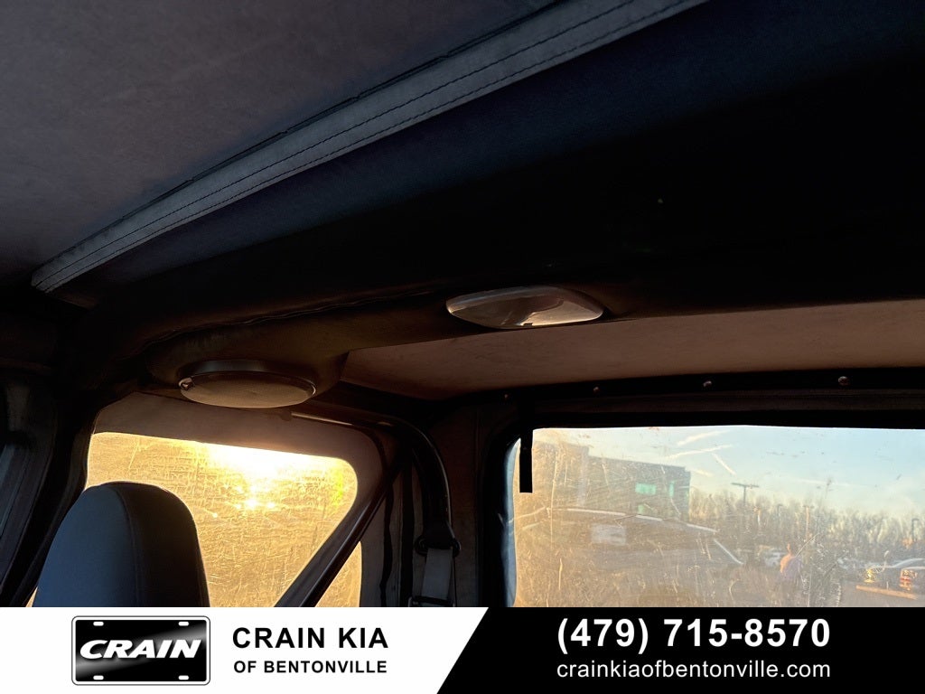 2000 Jeep Wrangler Sport - 4WD / CLEAN CARFAX