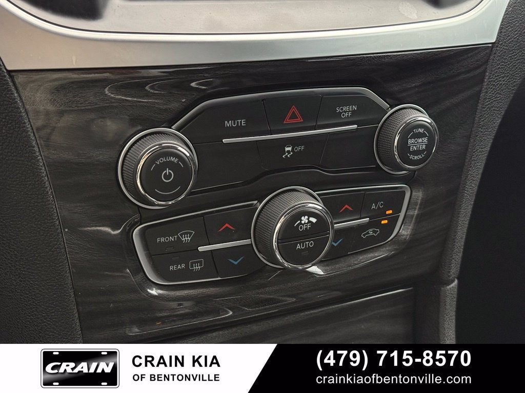 2022 Chrysler 300 Touring - CLEAN CARFAX / ONE OWNER