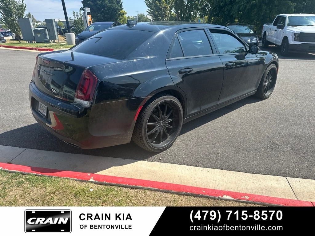 2022 Chrysler 300 Touring - CLEAN CARFAX / ONE OWNER