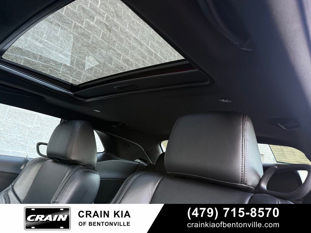 2017 Dodge Challenger R/T - CLEAN CARFAX / SUNROOF