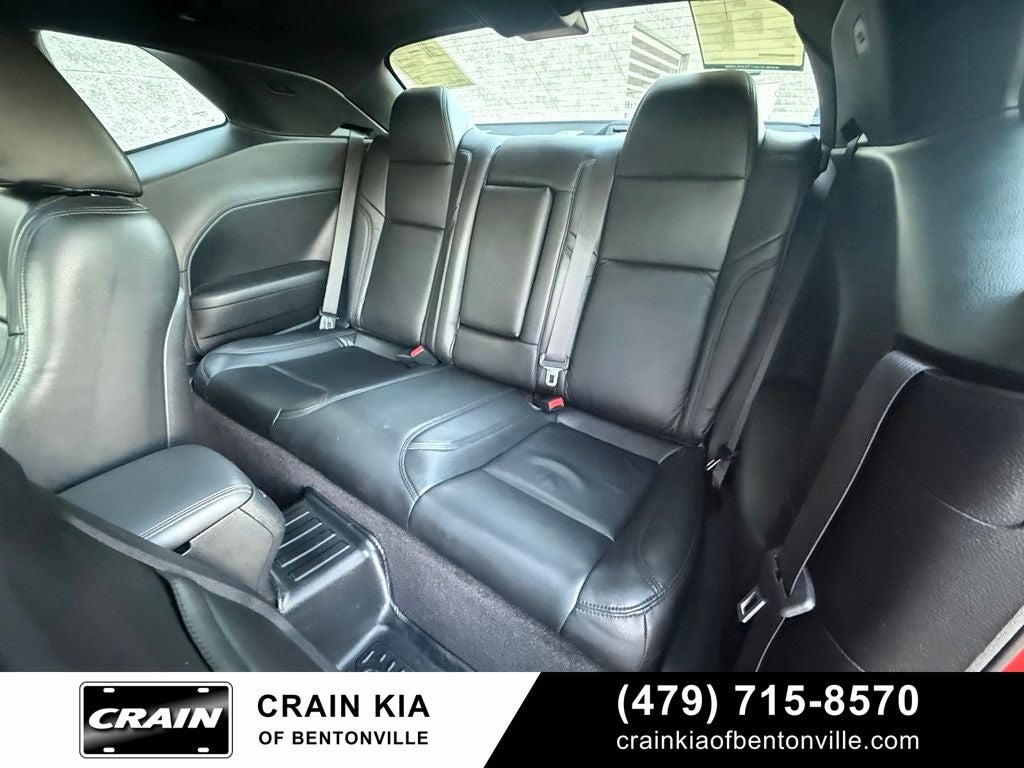 2017 Dodge Challenger R/T - CLEAN CARFAX / SUNROOF