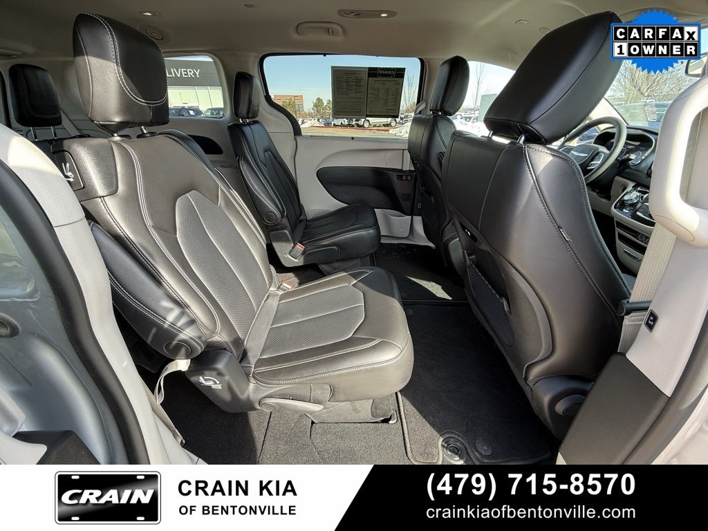 2024 Chrysler Pacifica Touring L - CLEAN CARFAX / ONE OWNER