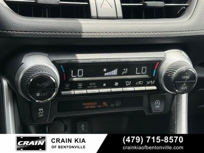 2021 Toyota RAV4 XLE - AWD / CLEAN CARFAX / ONE OWNER