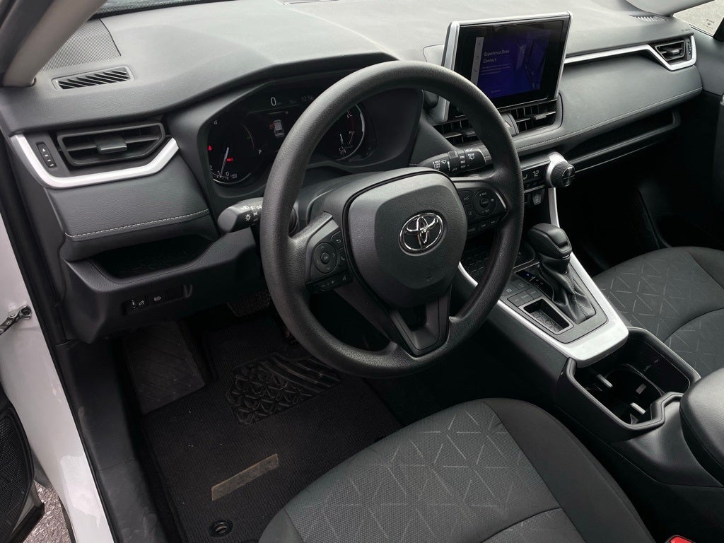 2024 Toyota RAV4 XLE - CLEAN CARFAX / ONE OWNER