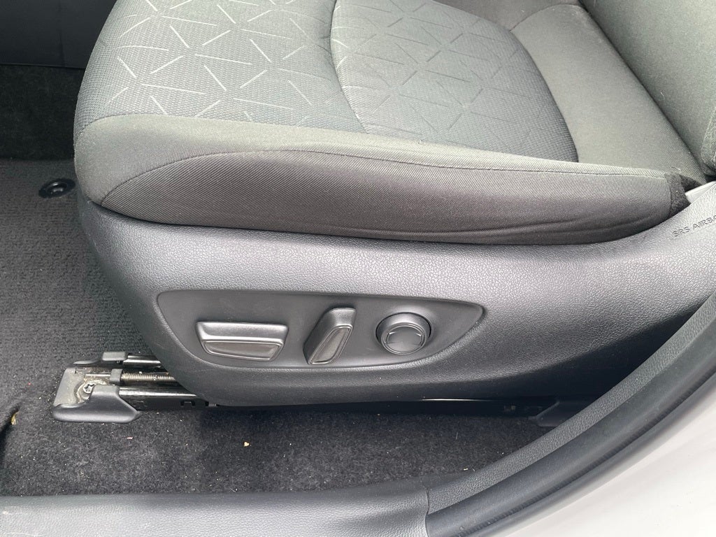 2024 Toyota RAV4 XLE - CLEAN CARFAX / ONE OWNER